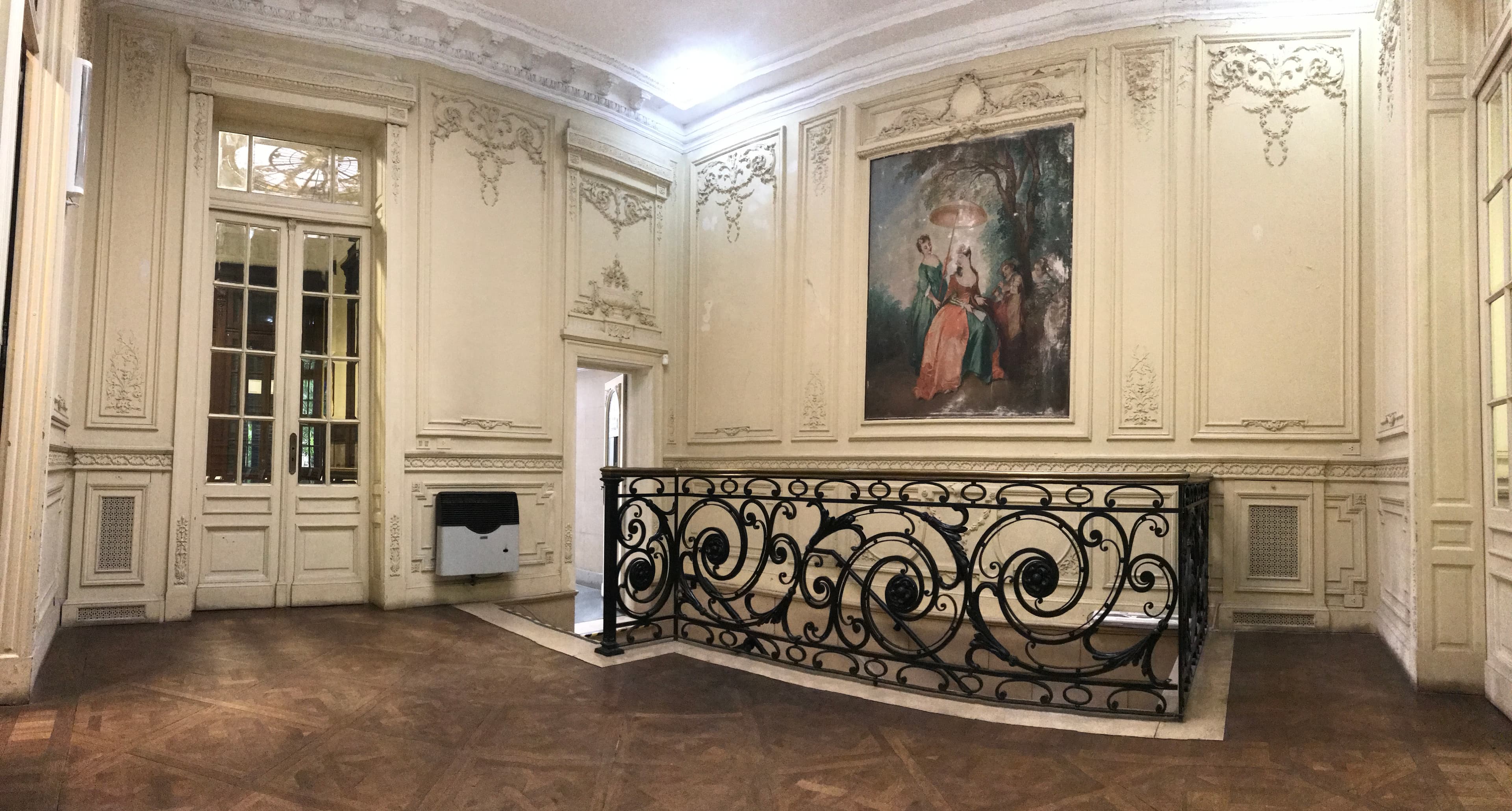 Edificio 1.141 m² estilo neoclásico francés con ubicación estratégica. - foto 1